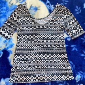 Black & White Blouse! Size Medium! Very Soft & Comfortable!